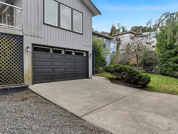 3rd image of 711 Bexhill Rd