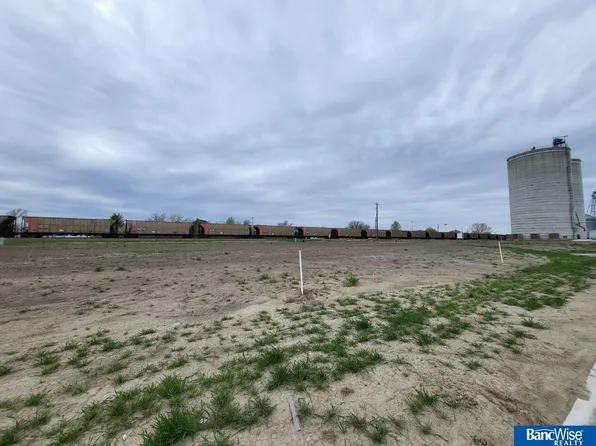 411 Railroad St, Hallam, NE 68368