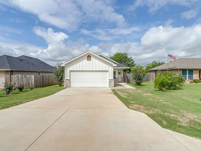 609 Mesquite Dr — Photo 3