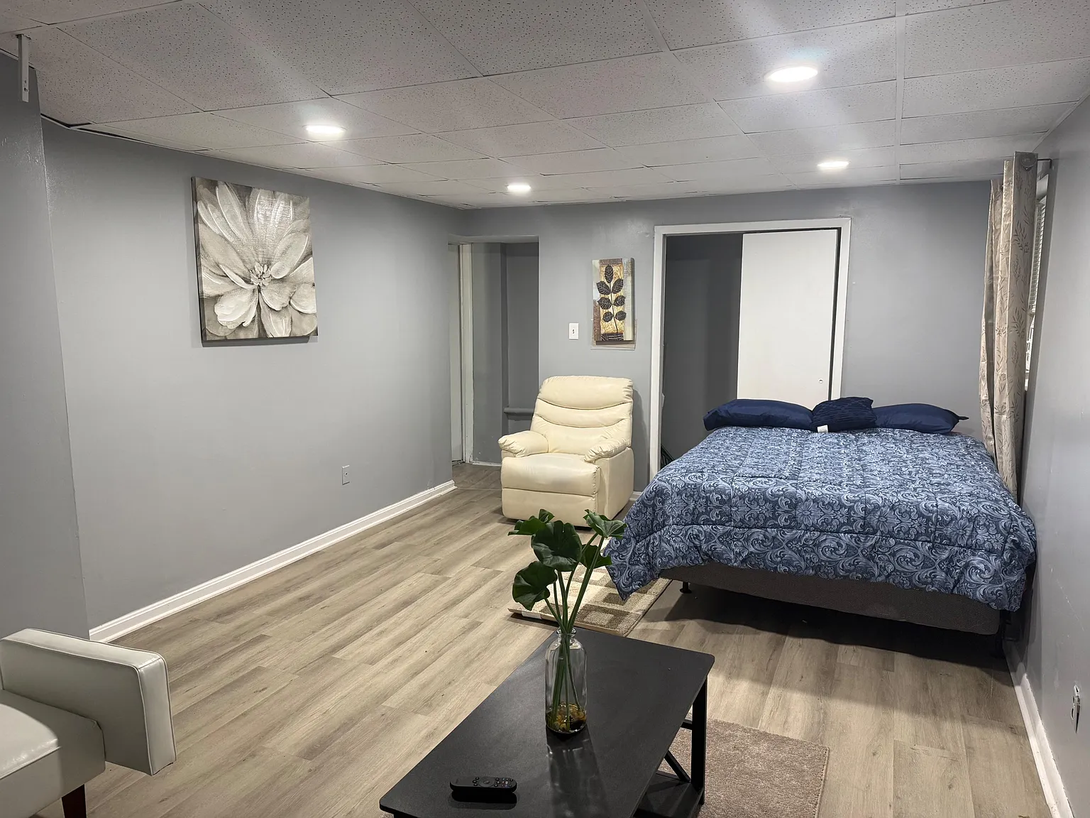 3 bed, 2.0 bath, 2800 sqft, $1,325 — Photo 1