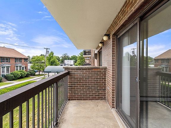 2nd image of 10 Williams St APT 20