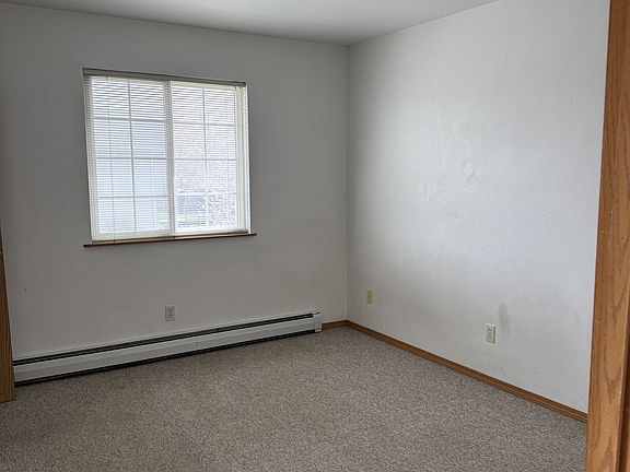 5th image of 557 W Shore Dr #1