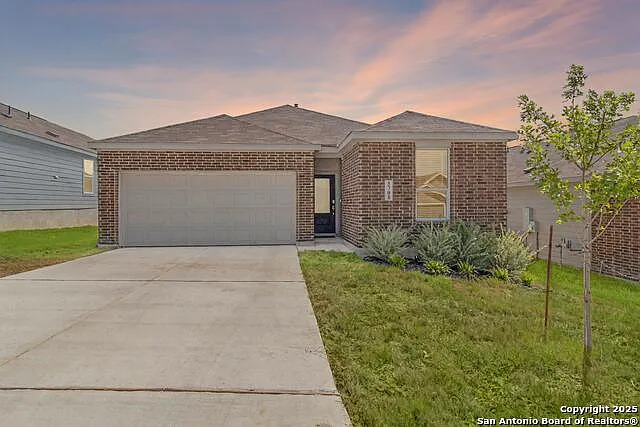 3 bed, 2.0 bath, 1633 sqft, $1,950 — Photo 2