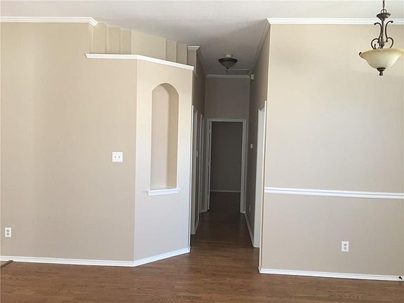 4th image of 6803 Southgate Dr