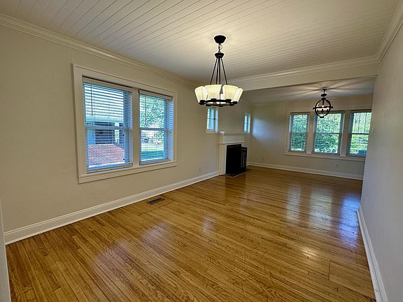 3rd image of 1039 Curran Ave
