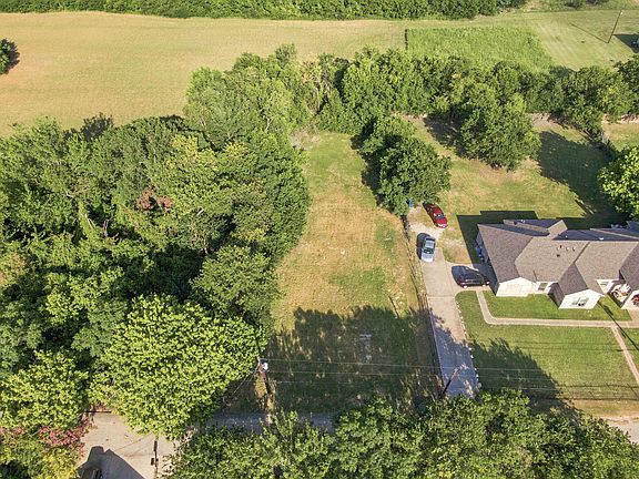 3rd image of 206 Young St