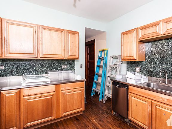 2nd image of 2700 N Ashland Ave #1