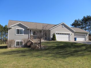 11133 Hidden Pond Dr NE, Rockford, MI