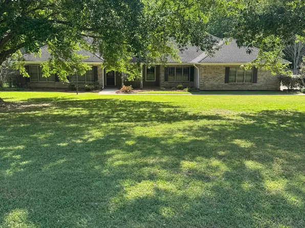 102 Country Cove Dr, Clinton, MS 39056