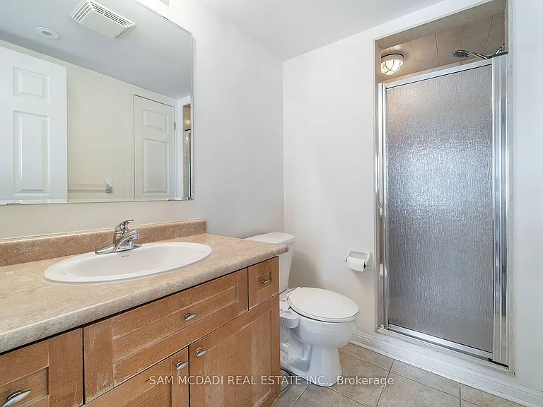 639 Dundas St W #2 — Photo 20