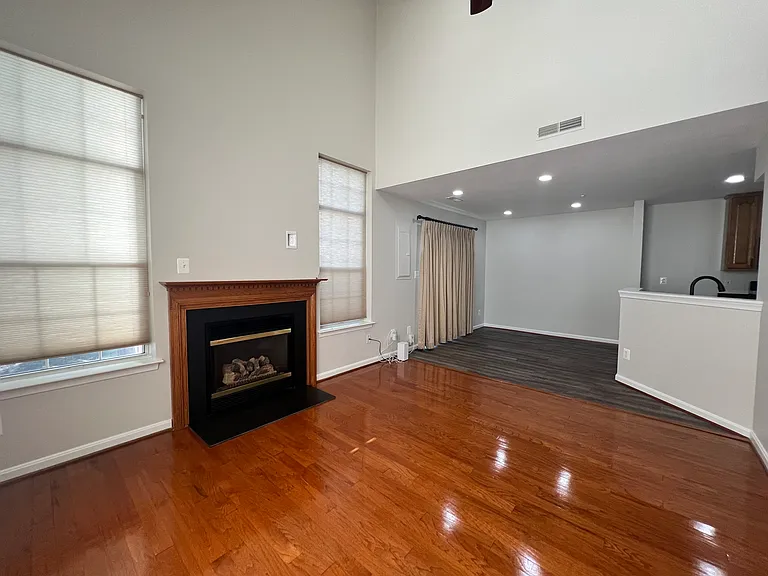 16401 Ellipse Ter — Photo 2