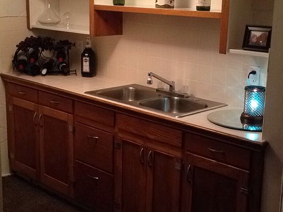 Wet/snack bar in basement 