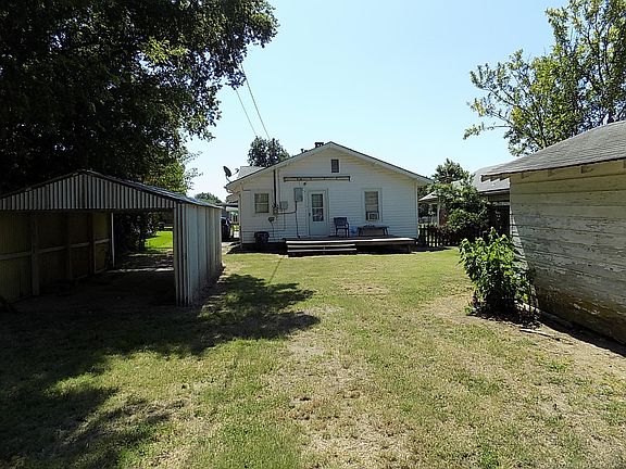 3rd image of 602 N Burgess St