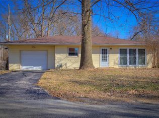 6209 Leo Dr, Belleville, IL 62223