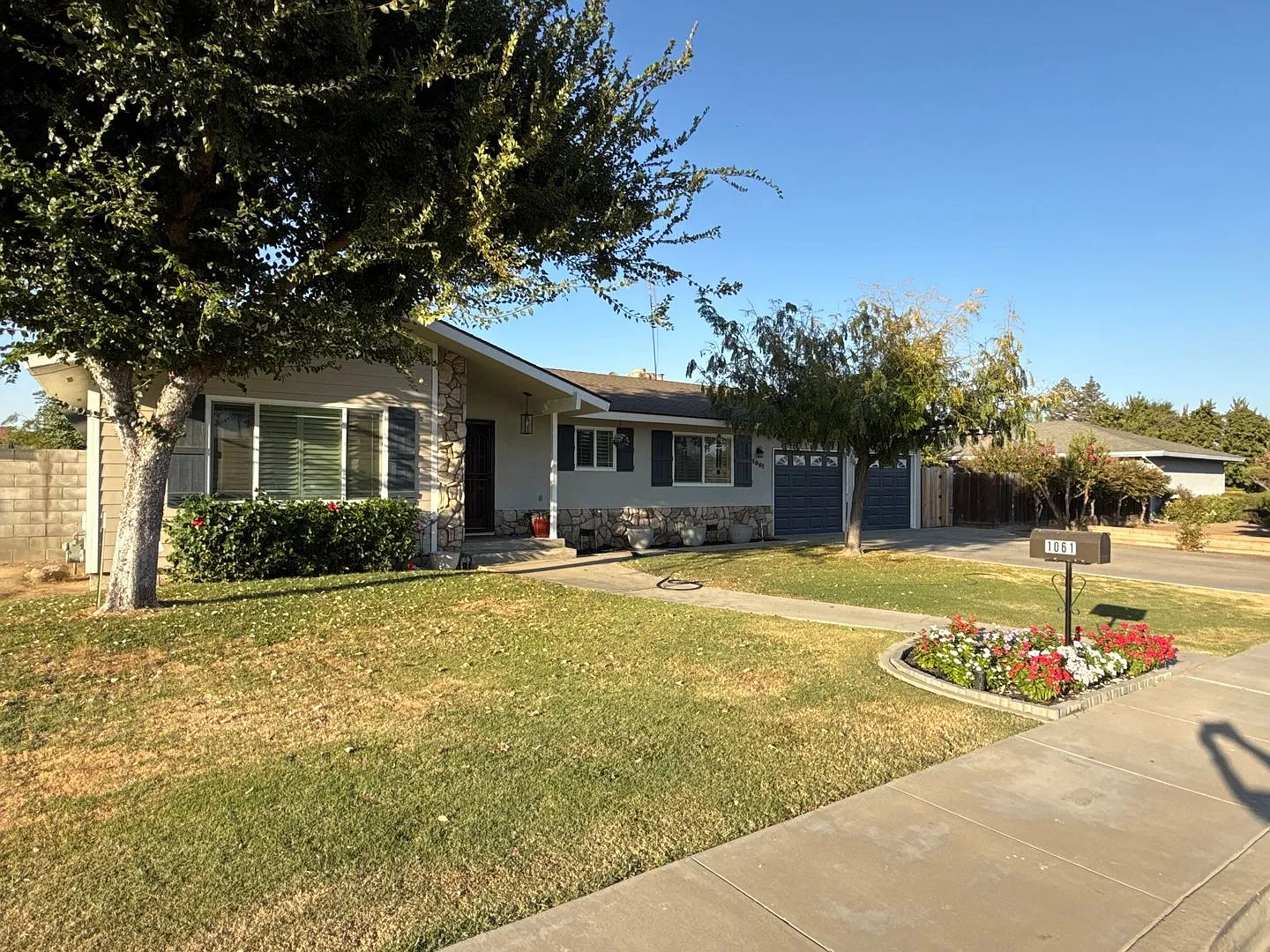 Beautiful spacious 3 bed 2 bath home for rent in Dinuba — Photo 3