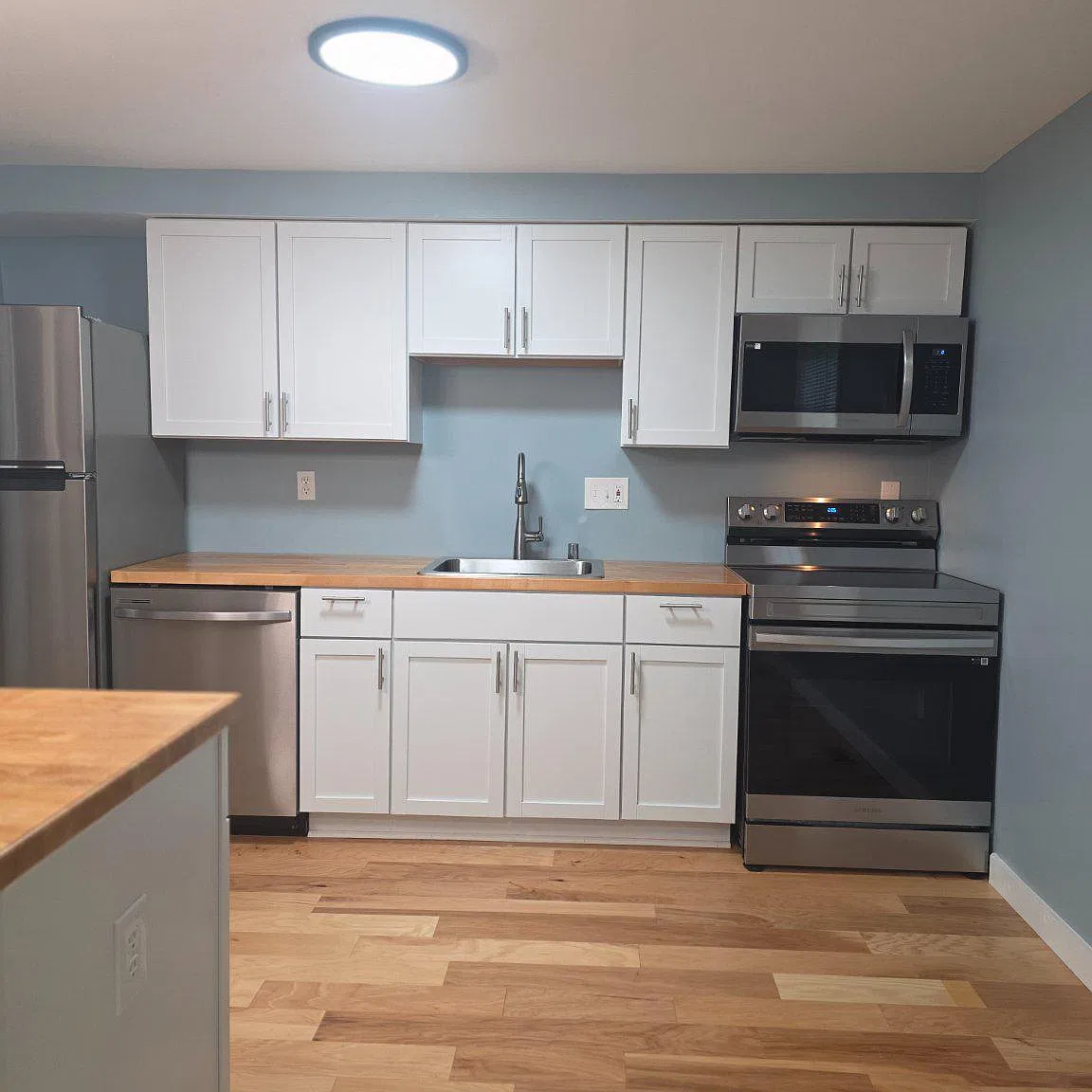 3 bed, 1.0 bath, 1008 sqft, $2,495 — Photo 4