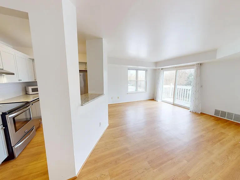 2221 S Huron Pkwy #4 — Photo 6