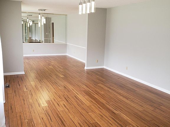 4th image of 710 Brookfield Ave