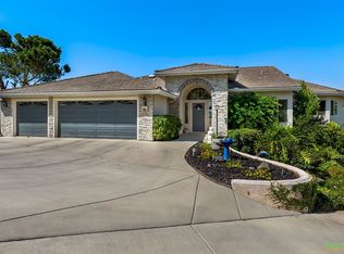 2211 Crest Hill Ln, Fallbrook, CA 92028