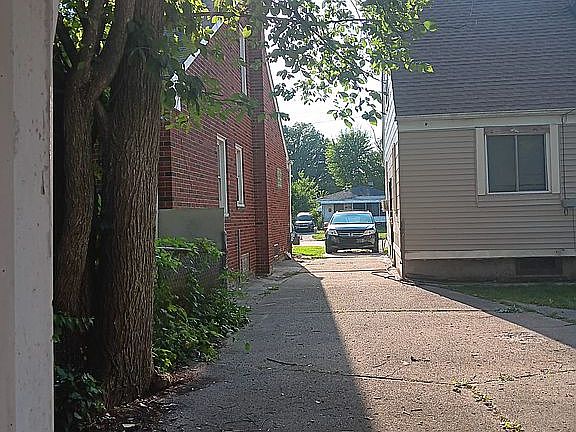 3rd image of 8240 Evergreen Ave