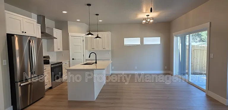 1939 N Danish Ln — Photo 3