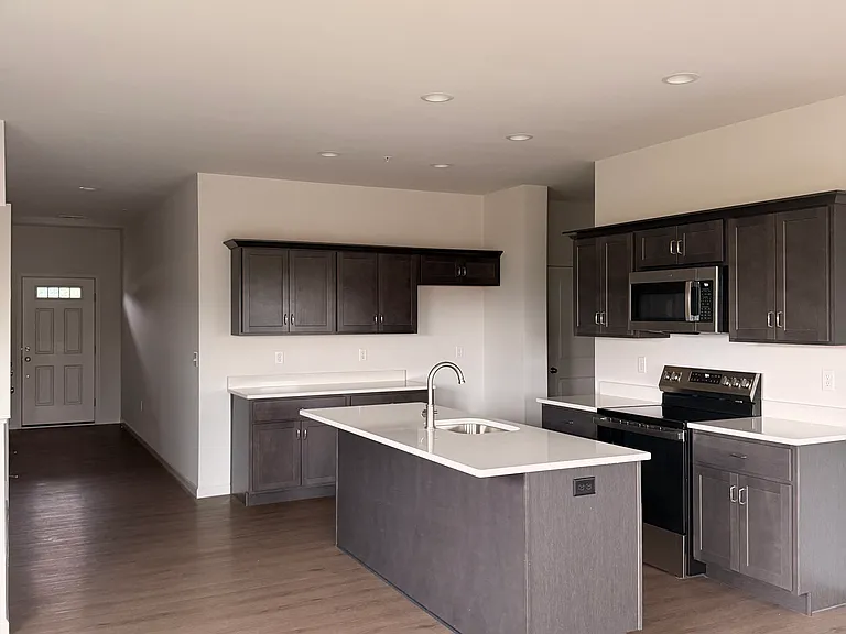 128 Foundry Ln — Photo 2