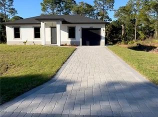 1037 Barcelona St E, Lehigh Acres, FL 33974