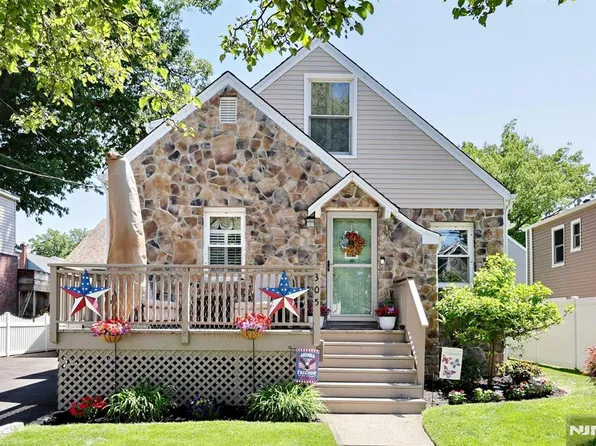 305 Depew St, Dumont, NJ 07628