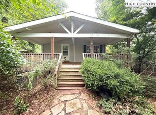 1269 Howell Rd, Lansing, NC 28643