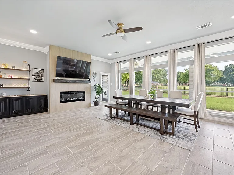 818 Riviera Dr — Photo 12
