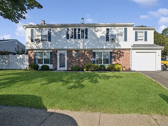 2nd image of 7 Springmeadow Drive