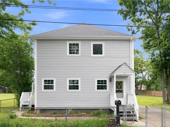52 Blake St, Warwick, RI 02889