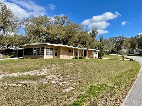 4th image of 301 Balsam Cir