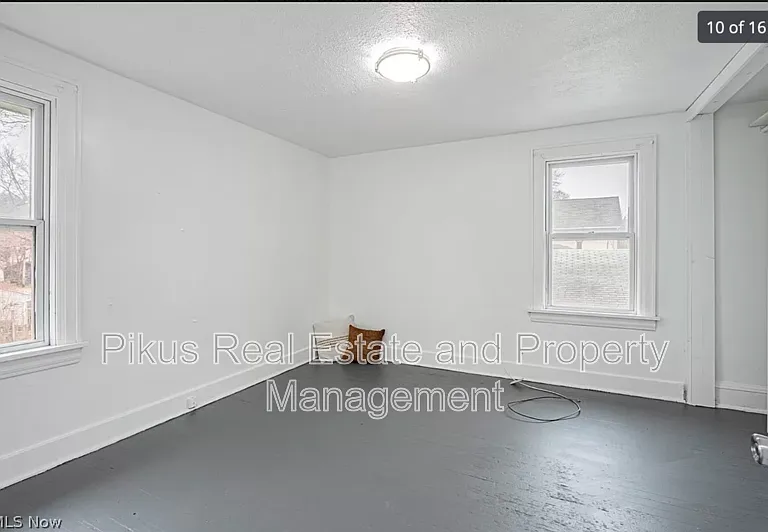1033 Chandler Ave — Photo 10