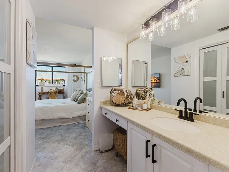 801 River Point Dr #102A — Photo 9
