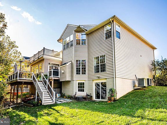 3rd image of 1005 Savoy Pl