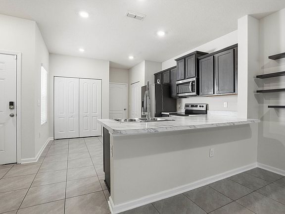 5th image of 377 Aralia Ln