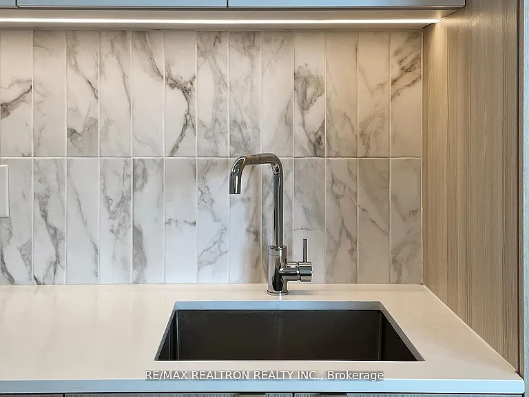 500 Dupont St #301 — Photo 22