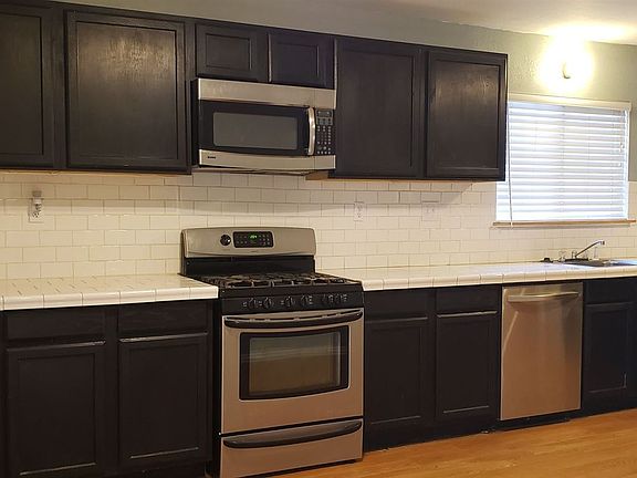 3rd image of 1004 E Amazon St