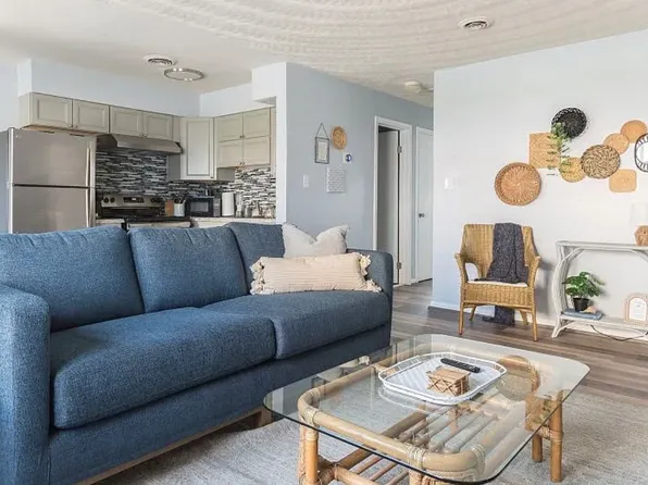 2100 Arctic Ave APT 14, Virginia Beach, VA 23451