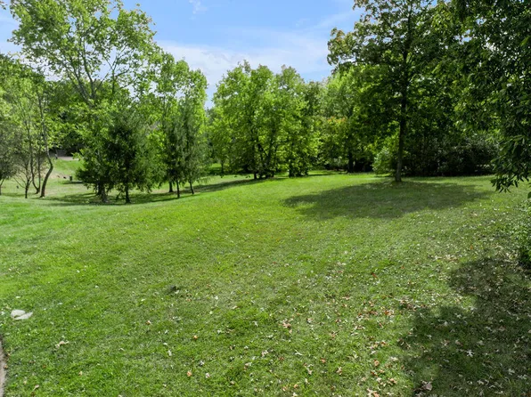 2104 Woodsbury Pl, Lexington, KY 40515