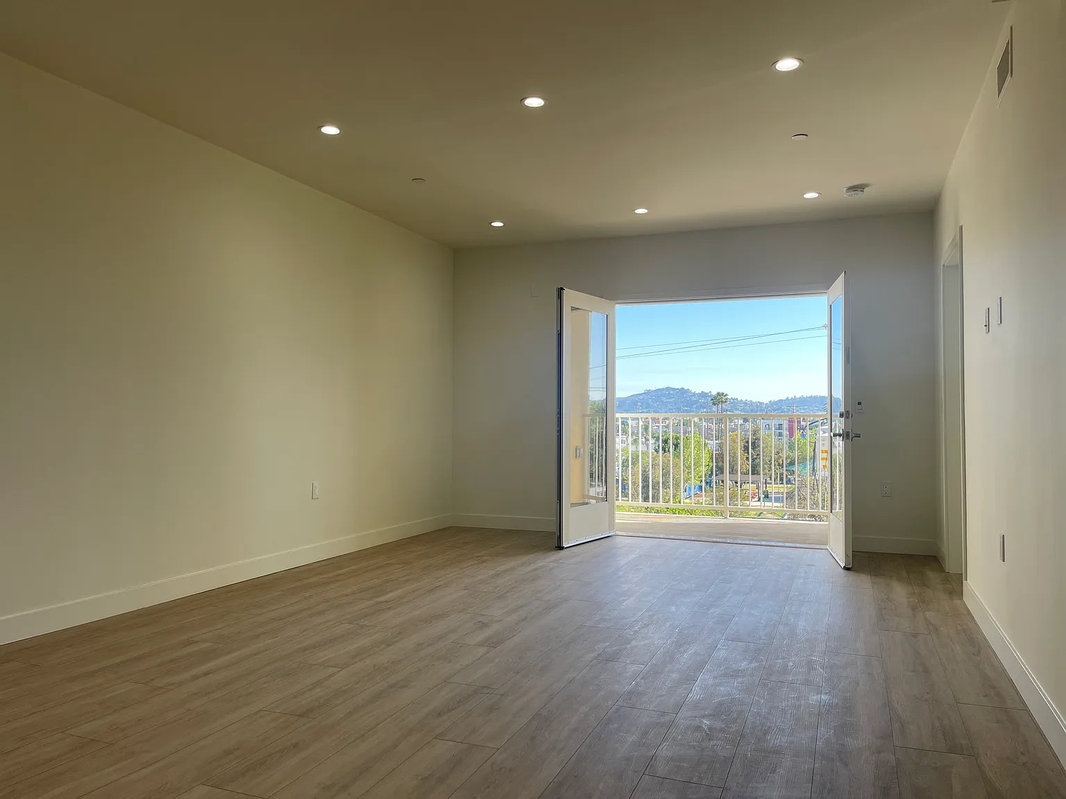 2 bed, $2,595 — Photo 1