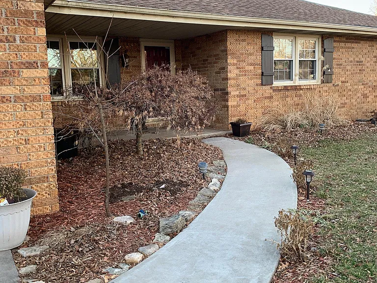 5505 S Clay Ave — Photo 2
