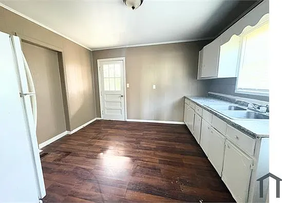 3 bed, $975 — Photo 2