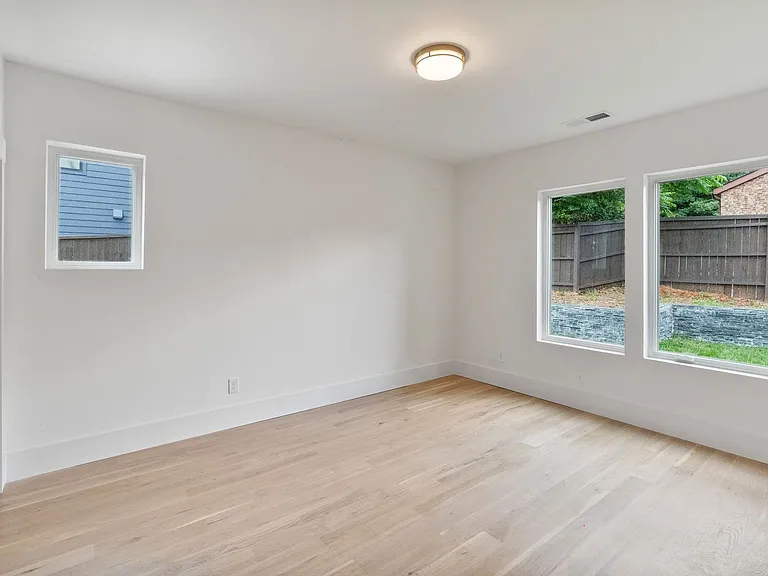 129 French St — Photo 13