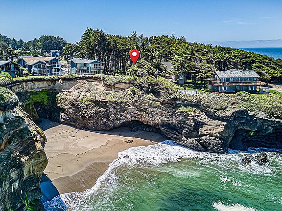 5th image of 9 SW Cliff St