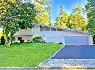 3 Country Club Dr, White Plains, NY 10607