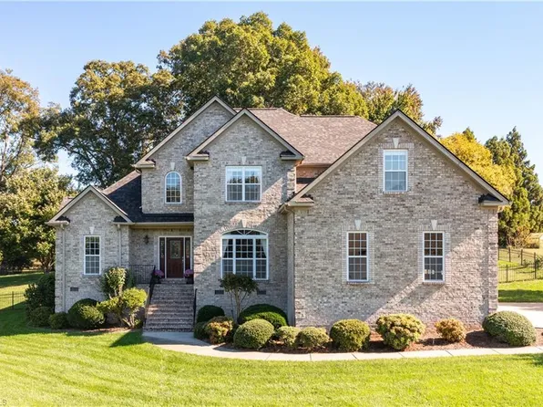 5402 Effieham St, Oak Ridge, NC 27310