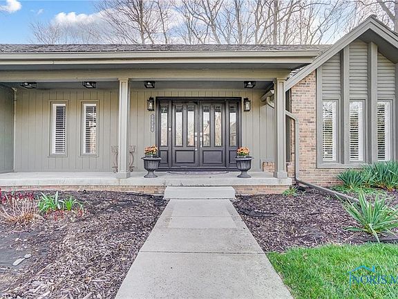 3rd image of 29780 Waterbury Cir