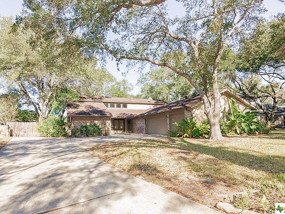 3rd image of 110 Woodhall Dr